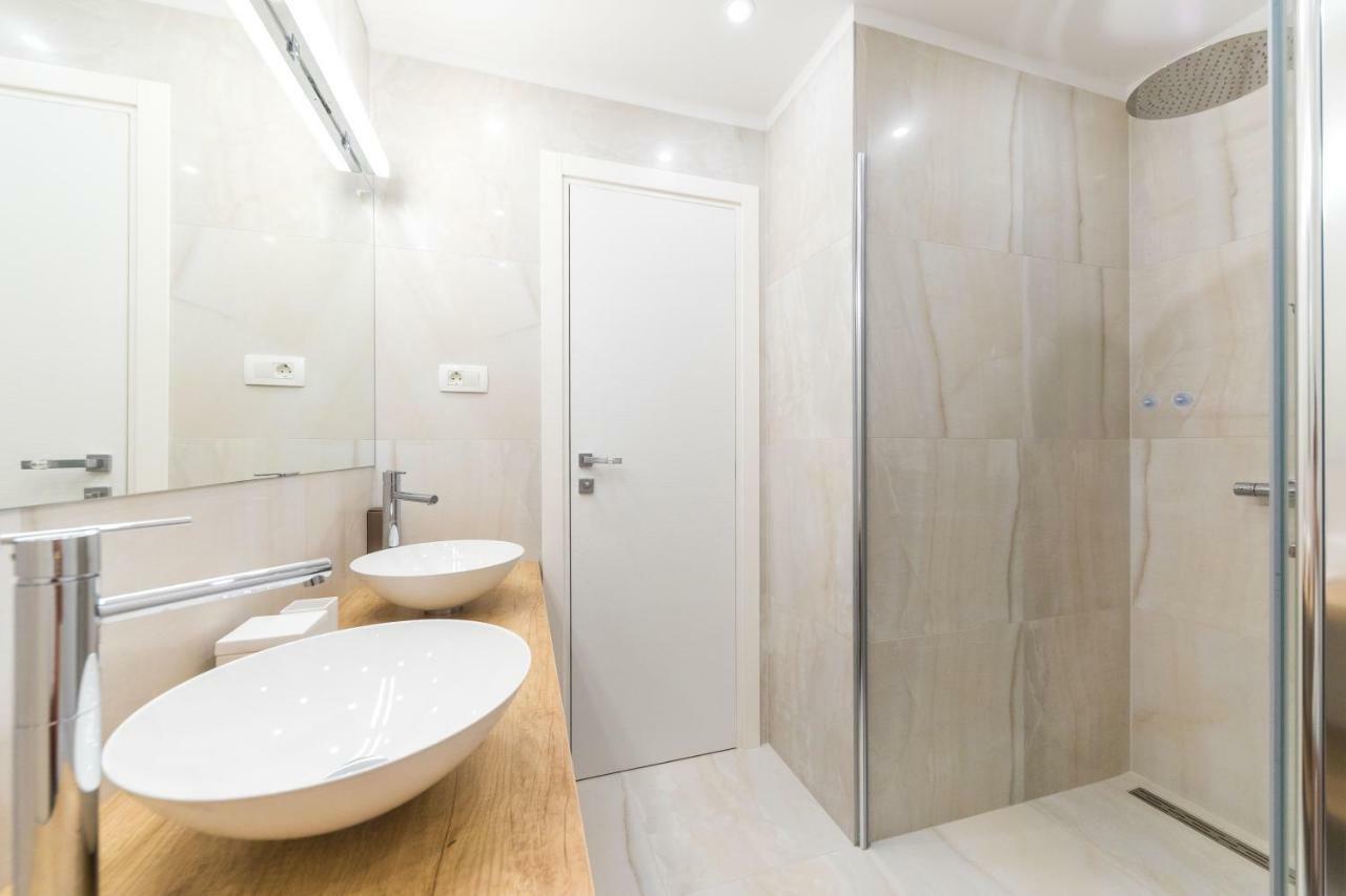 Glow Luxury Apartment With Terrace And Jacuzzi Сплит Екстериор снимка