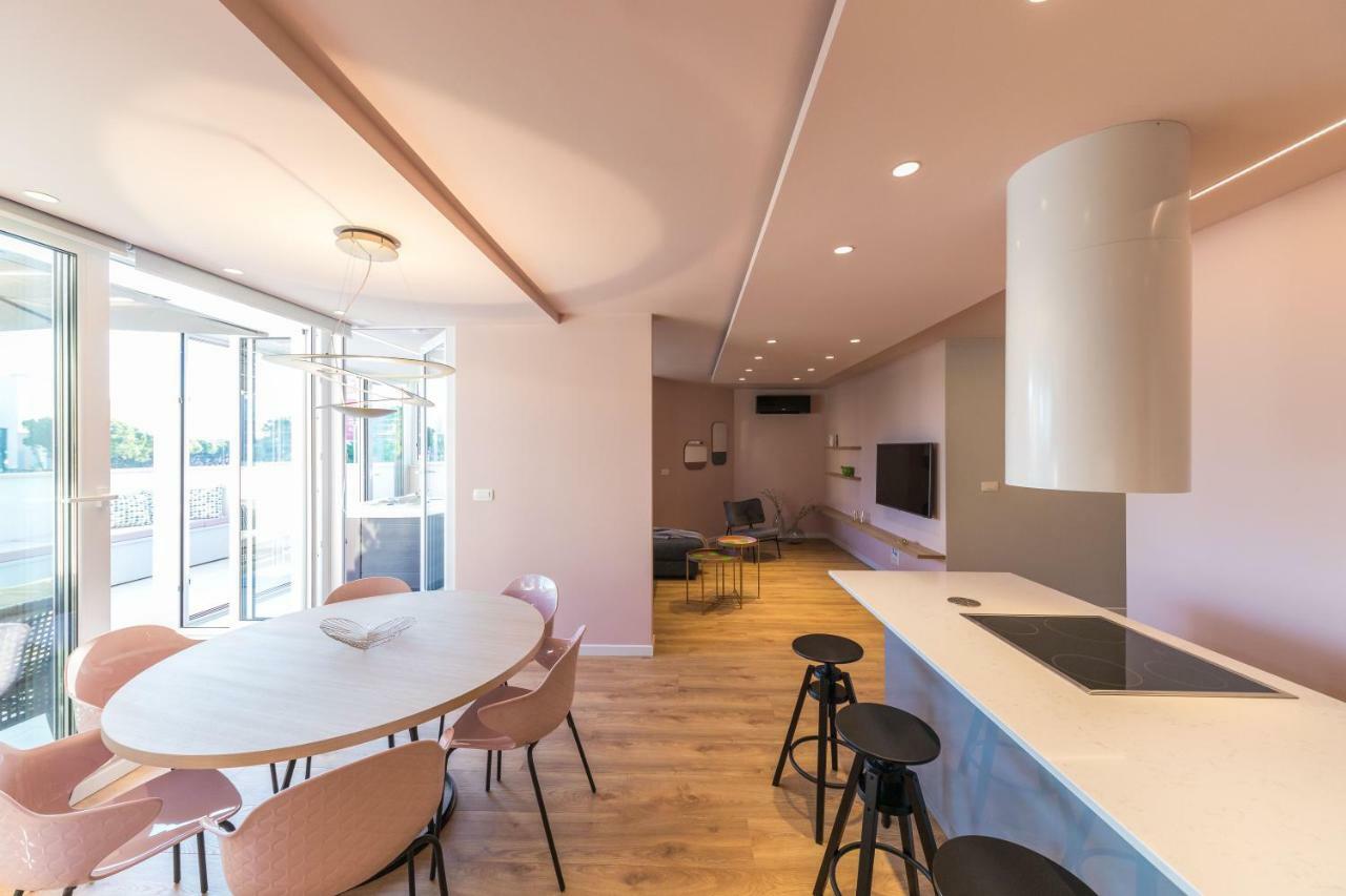 Glow Luxury Apartment With Terrace And Jacuzzi Сплит Екстериор снимка